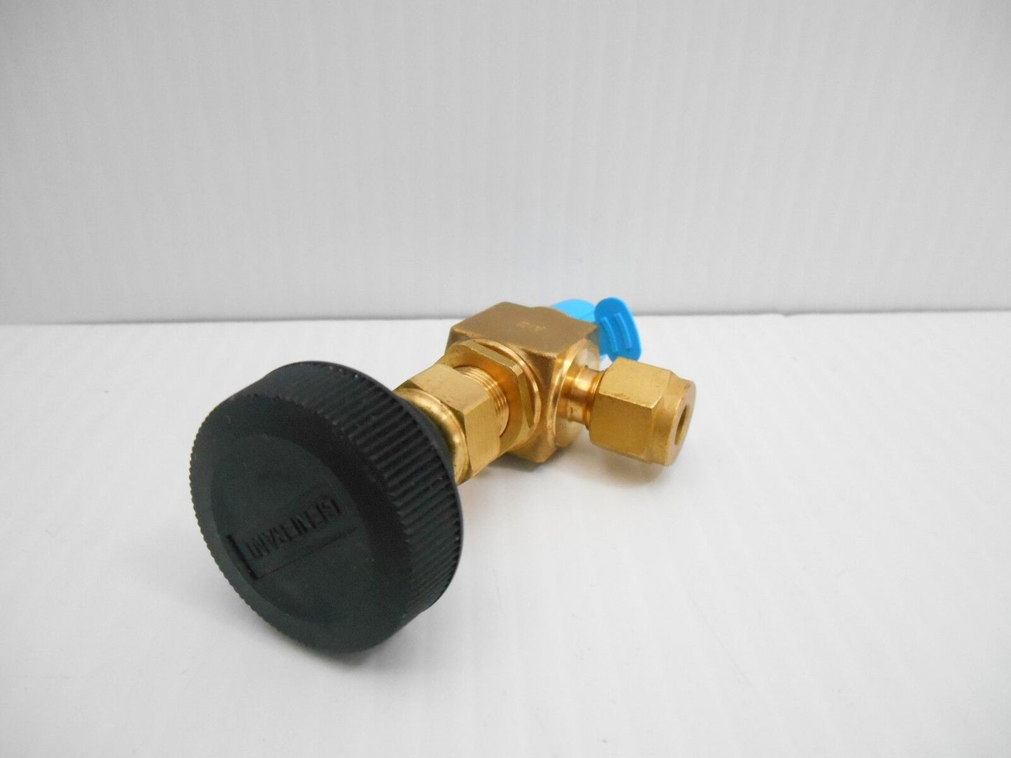 GENERANT FNV SERIES FORGED NEEDLE VALVE ¼ NPT X ¼ TUBE BRASS, 5000 PSIG