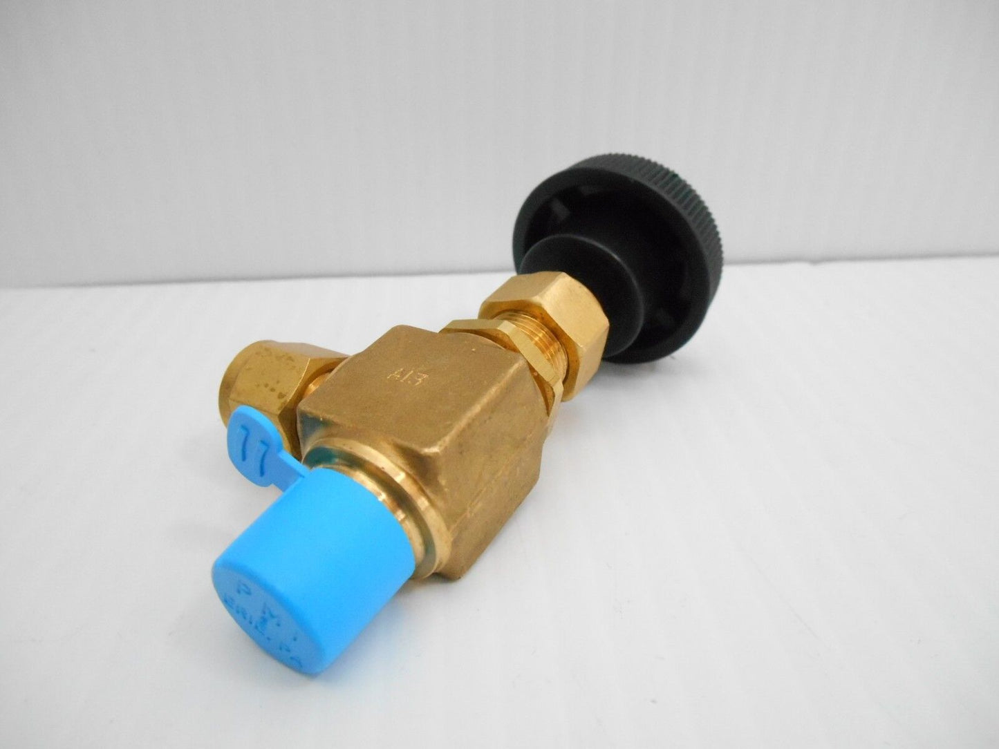 GENERANT FNV SERIES FORGED NEEDLE VALVE ¼ NPT X ¼ TUBE BRASS, 5000 PSIG