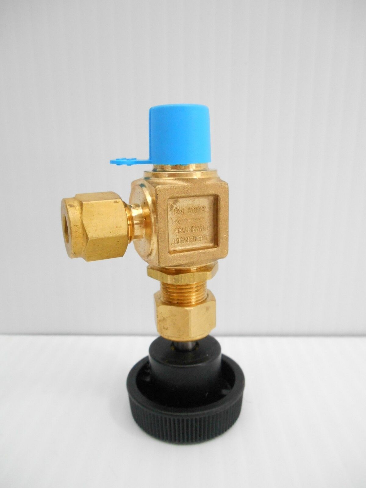 GENERANT FNV SERIES FORGED NEEDLE VALVE ¼ NPT X ¼ TUBE BRASS, 5000 PSIG