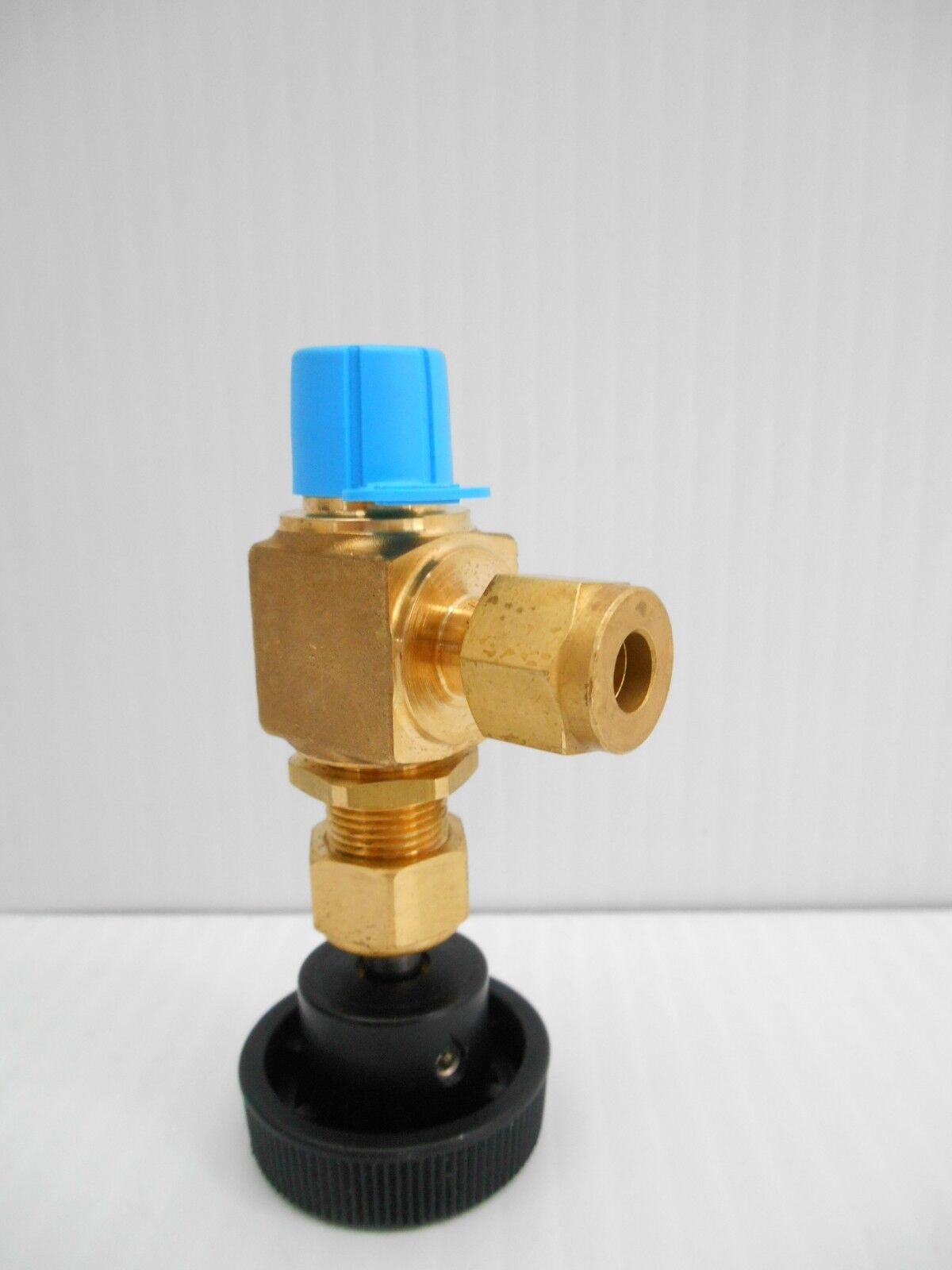 GENERANT FNV SERIES FORGED NEEDLE VALVE ¼ NPT X ¼ TUBE BRASS, 5000 PSIG